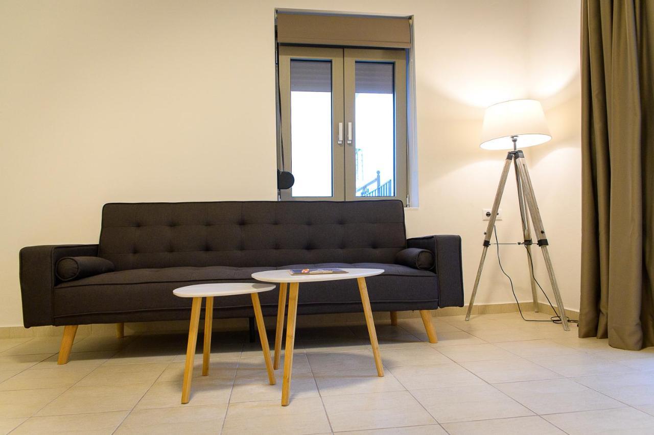 Uni Island - City Center Suites Ираклион Экстерьер фото