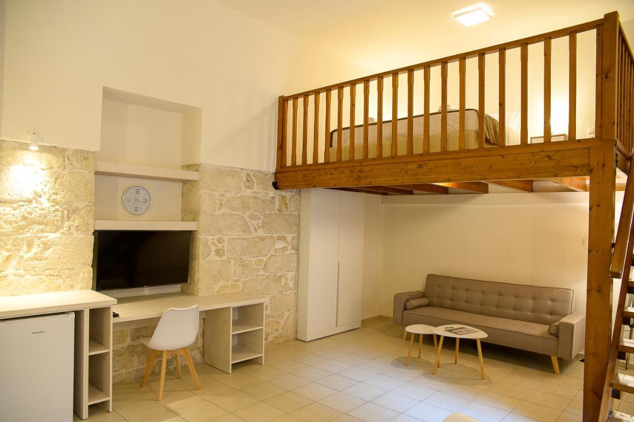 Uni Island - City Center Suites Ираклион Экстерьер фото